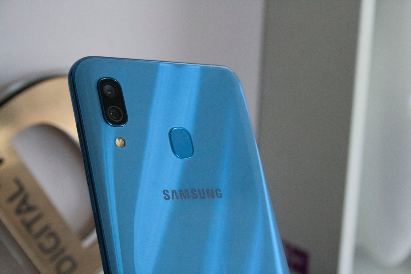 Смартфон Samsung Galaxy A30